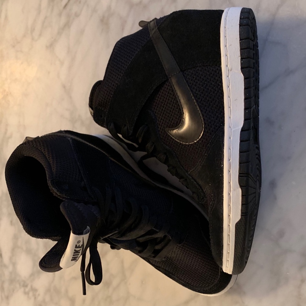 Women’s Nike dunk sneakers